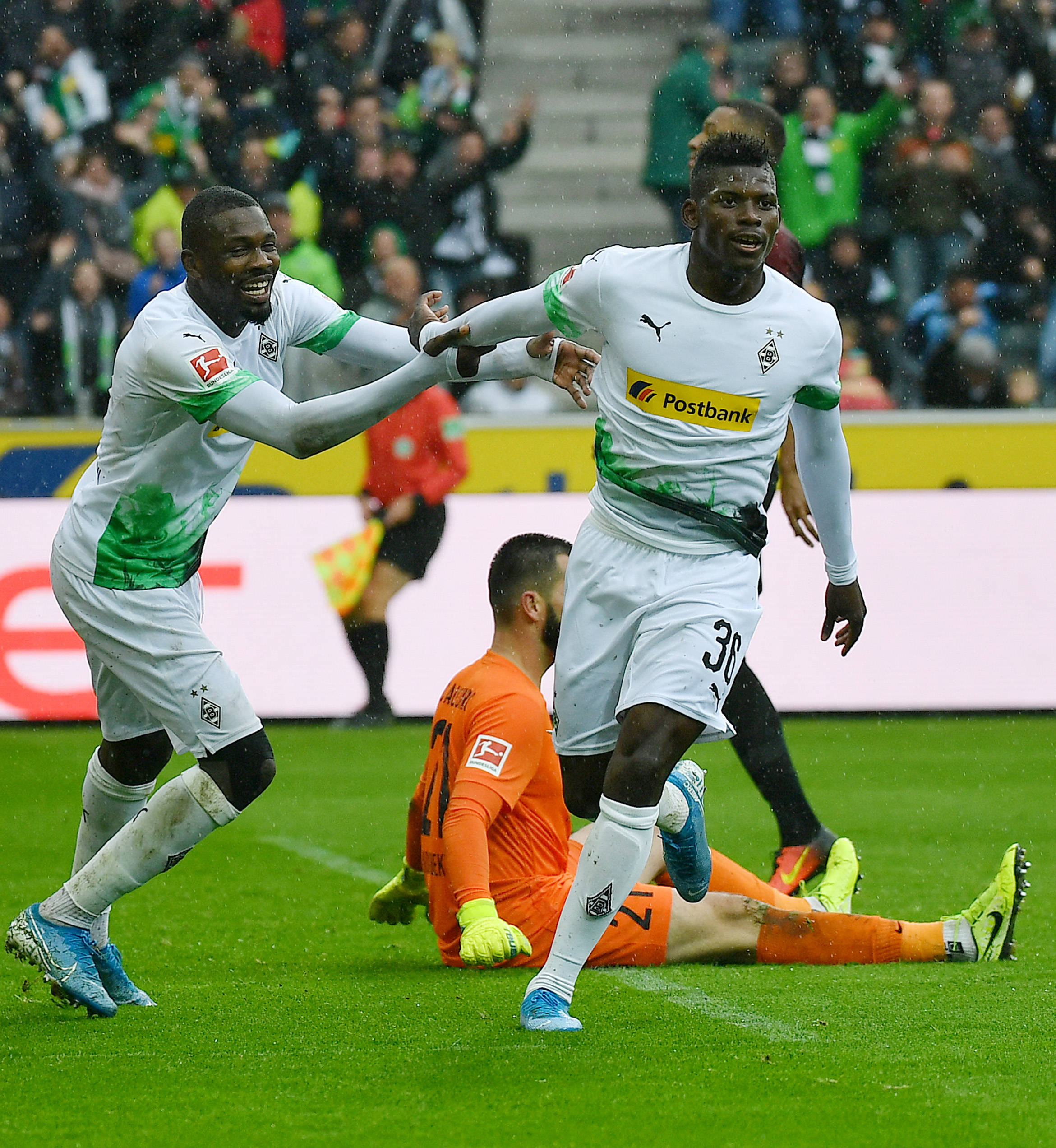 东亚豪门对决,谁能笑到最后? 东亚豪门对决,谁能笑到最后?