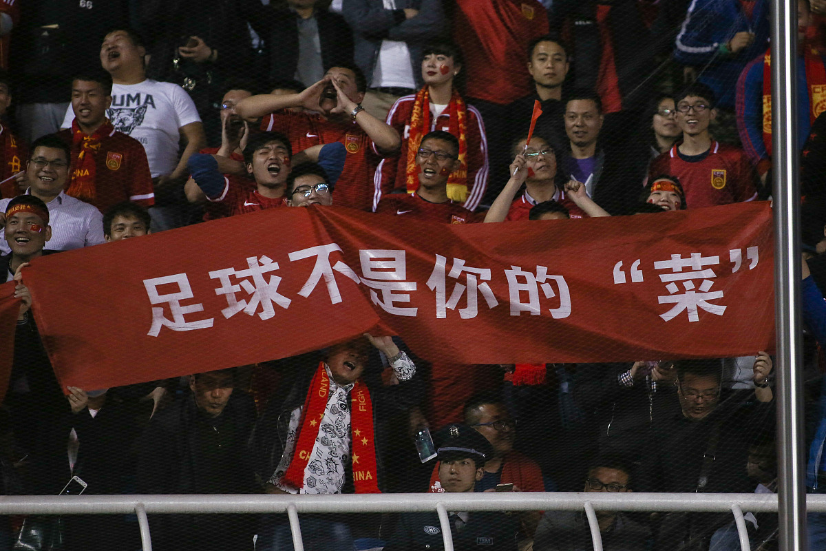 双方对峙,国内足球联赛绝不认输 双方对峙,国内足球联赛绝不认输