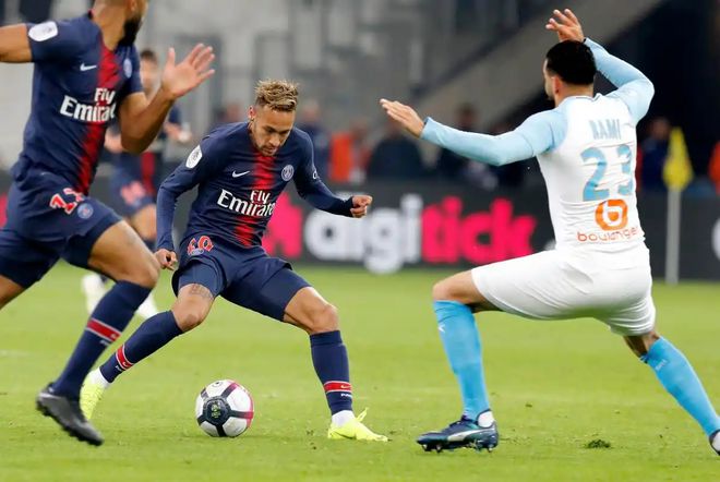 巴黎圣日耳曼主场大捷,继续领跑积分榜 巴黎圣日耳曼主场大捷,继续领跑积分榜