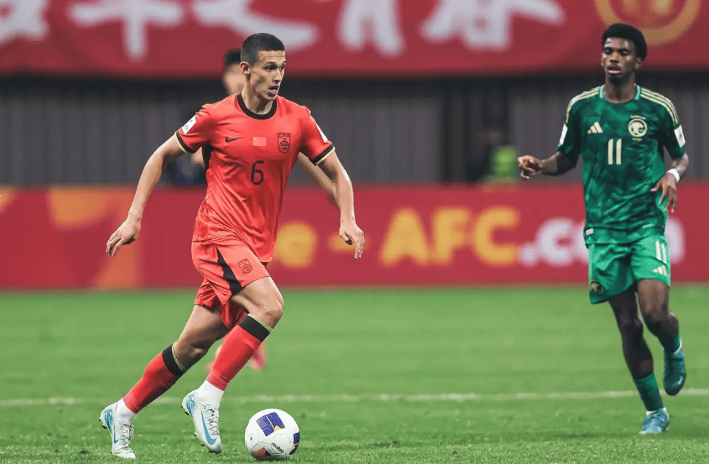 国家队球员在国际比赛中表现出色 国家队球员在国际比赛中表现出色