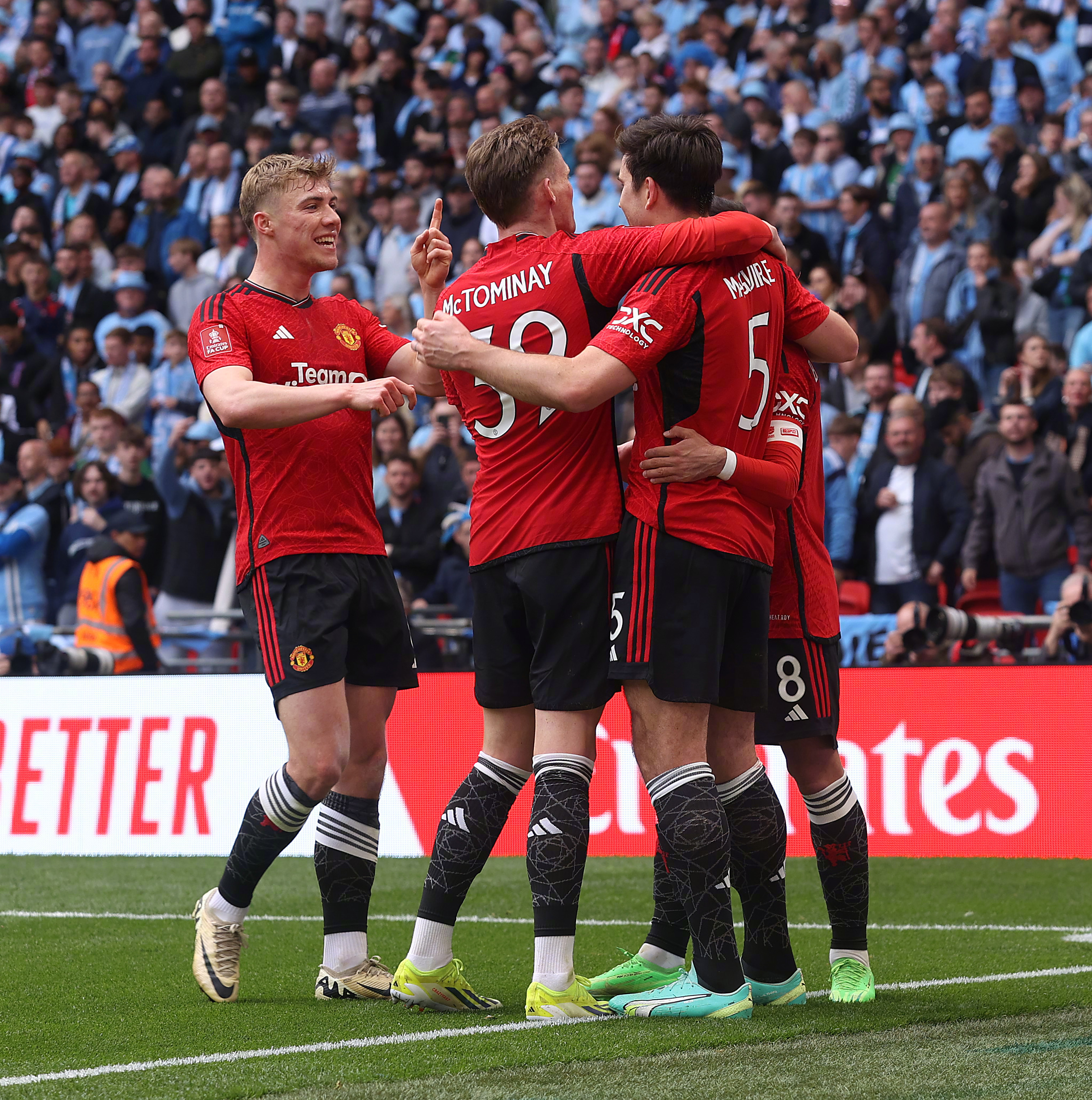 赛场上的胜利者英格兰队迎来了一场胜利 赛场上的胜利者英格兰队迎来了一场胜利