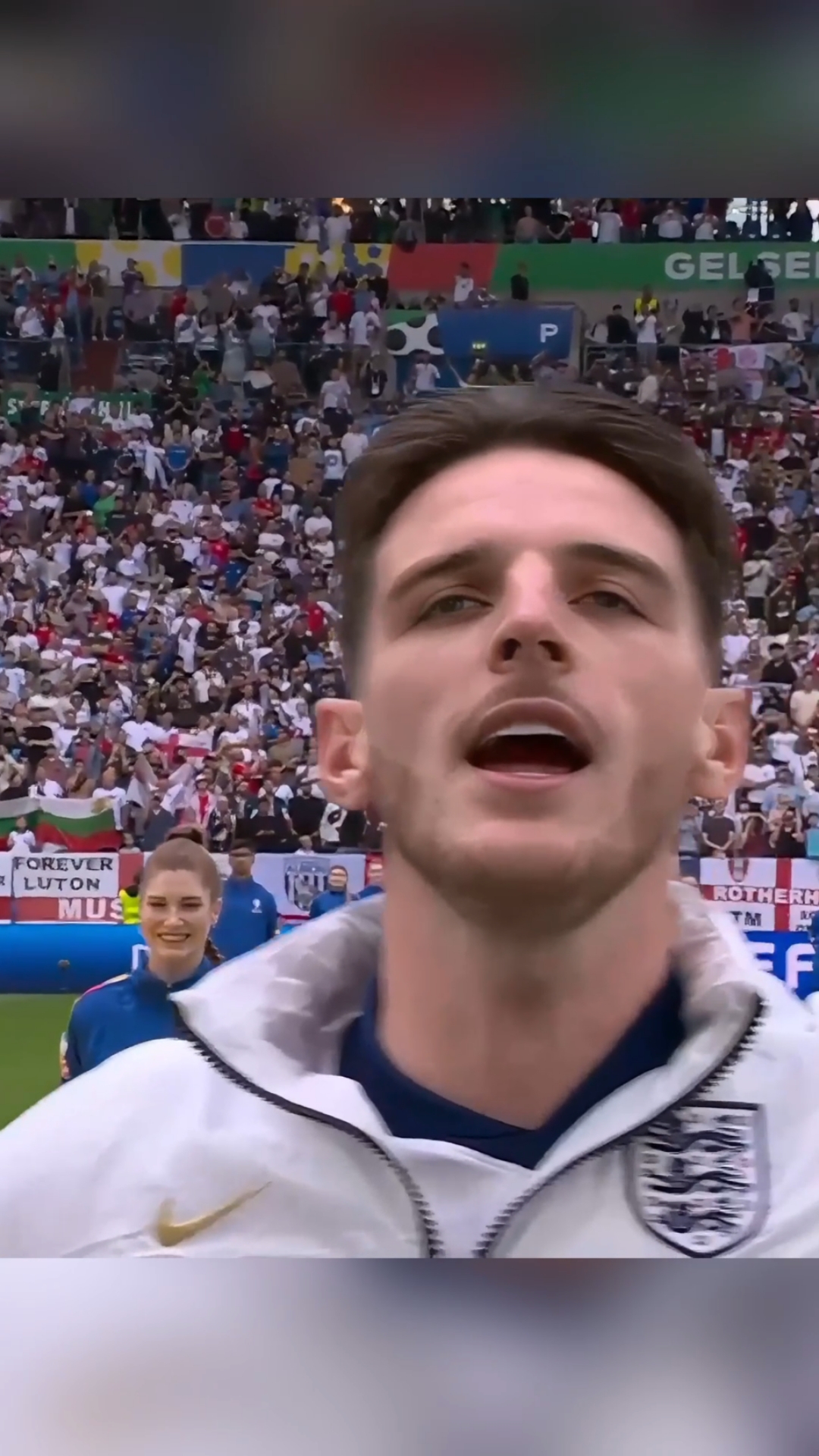 赛场上的胜利者英格兰队迎来了一场胜利 赛场上的胜利者英格兰队迎来了一场胜利