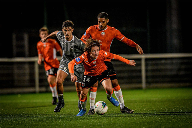 里昂大胜卡昂,提振球队信心 里昂大胜卡昂,提振球队信心