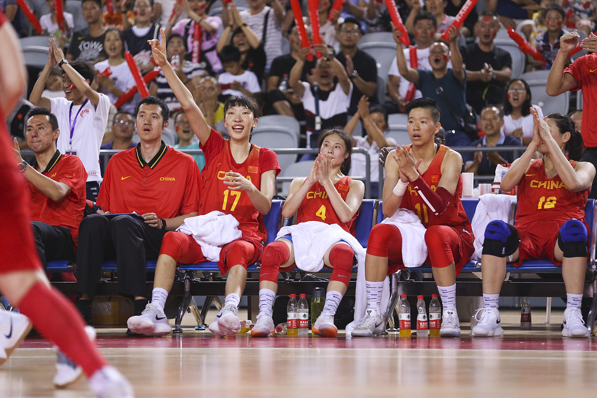 激烈对决中,球队们用拼搏与团结书写着传奇故事 激烈对决中,球队们用拼搏与团结书写着传奇故事